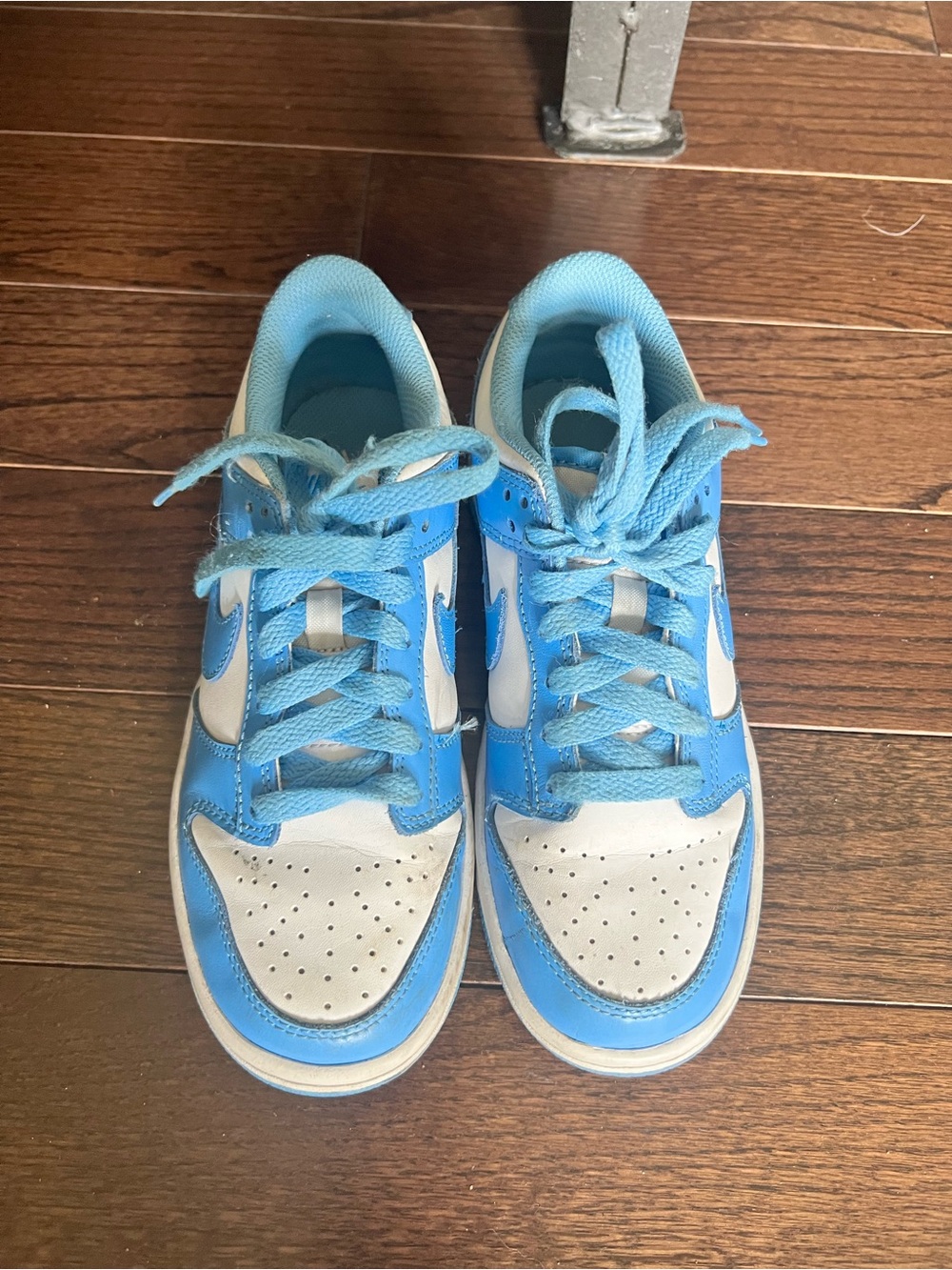 Nike Kids Low-Top Sneakers in Light Blue and White